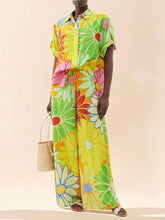 Camisa de botonadura sencilla con solapa suelta y estampado floral